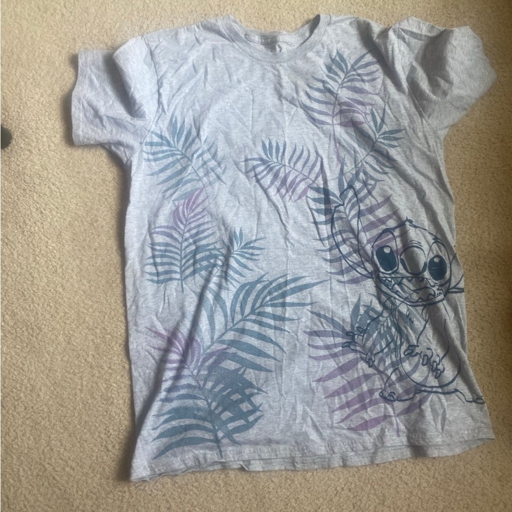 🩷5/$10🩷 Stitch shirt